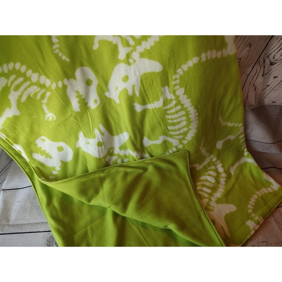 Handmade fleece dinosaur blanket 48x59 inches New - Picture 3 of 5